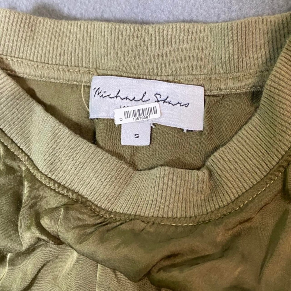 Michael Stars Satin Olive Green Short Sleeve Blouse Women's small low crop - Picture 4 of 8